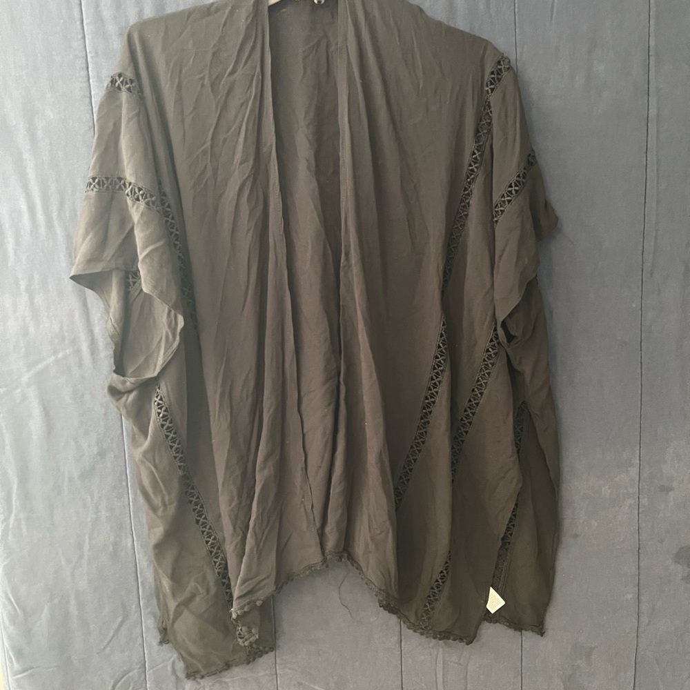 Melrose and Market Charcoal Kimono with Lace Trim